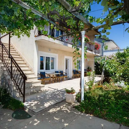 Apartmani Jelica Krk Town Exterior foto